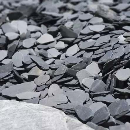 Liuskekivikate, pyöristetty musta koristekivi 20-40 mm 20kg - Koristekivet - 2930 - 2