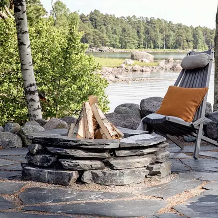 Luonnonkivinuotio Sisu + 5m2 Oriveden Sisu musta 3-5 cm pihaliuskekivet - Nuotiopaikka - 2611 - 1